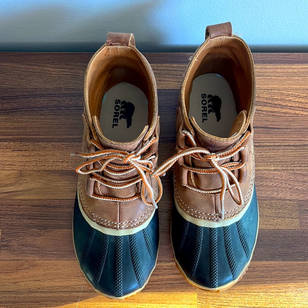 Sorel Brown & Black Out N About Plus Waterproof Leather / Rubber Duck Boots - Picture 2 of 11